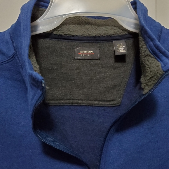 Arrow Sweater - Picture 4 of 12